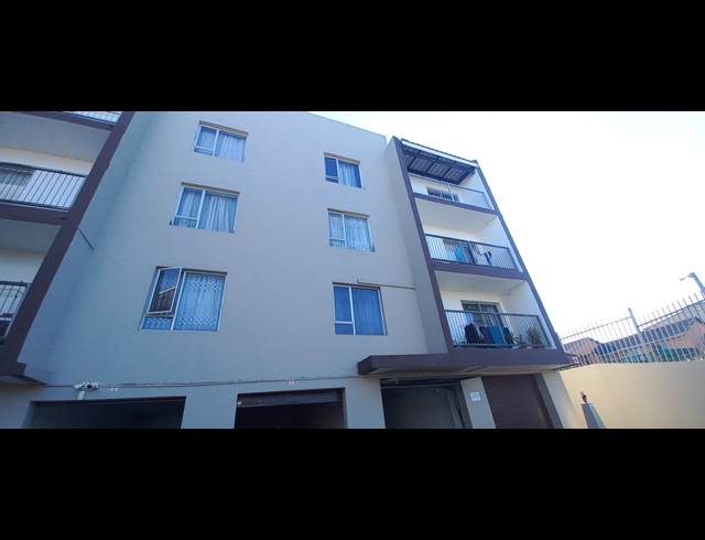 2 BEDROOM FLAT FOR SALE IN WOODHURST